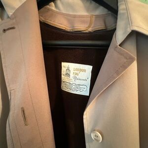 London Fog Double Breasted Trench Rain Coat Size 16 Tan  Belt & Zipper Lined 🤎